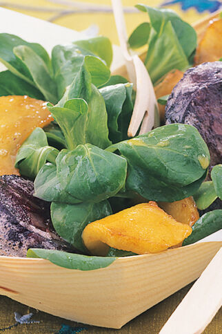 Feldsalat mit Äpfeln und Blutwurst Feldsalat mit Äpfeln und Blutwurst