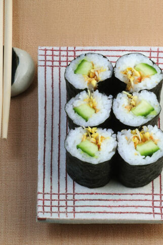 Gurken-Erdnuss-Hoso-Maki