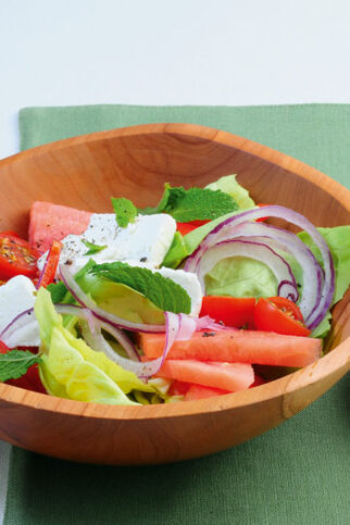 Bauernsalat mit Feta und Melone