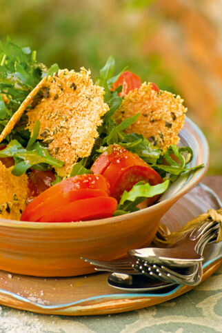 Rucolasalat mit Parmesanchips Rucolasalat mit Parmesanchips