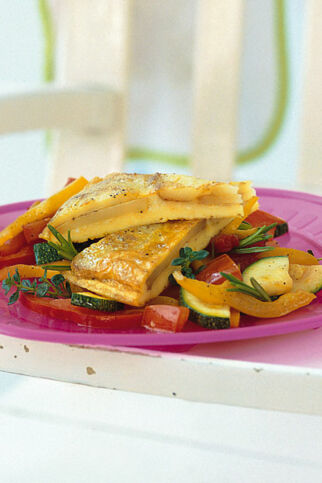 Tortilla auf buntem Gemüse Tortilla auf buntem Gemüse