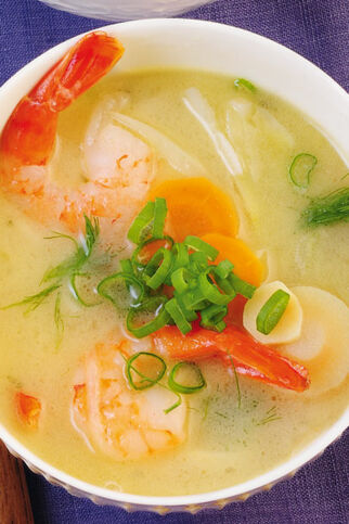 Kokossuppe mit Garnelen