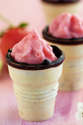 Erdbeer-Softeis Erdbeer-Softeis