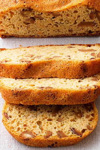 Möhrenbrot mit Mandeln