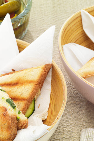 Zucchini-Feta-Toasts Zucchini-Feta-Toasts