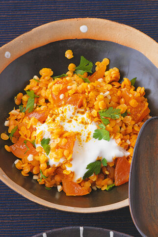 Rote Linsen mit Aprikosen und Mandeln Rote Linsen mit Aprikosen und Mandeln