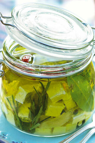 Eingelegter Schafkäse in Olivenöl Eingelegter Schafkäse in Olivenöl