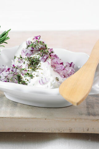 Ziegenfrischkäse-Dip mit Honig Ziegenfrischkäse-Dip mit Honig