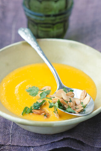 Möhren-Orangen-Suppe mit Ingwer