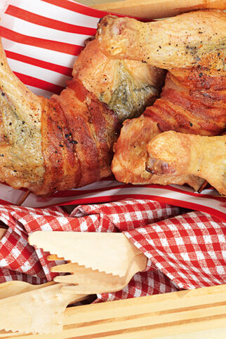 Hähnchenschenkel im Speckmantel Hähnchenschenkel im Speckmantel