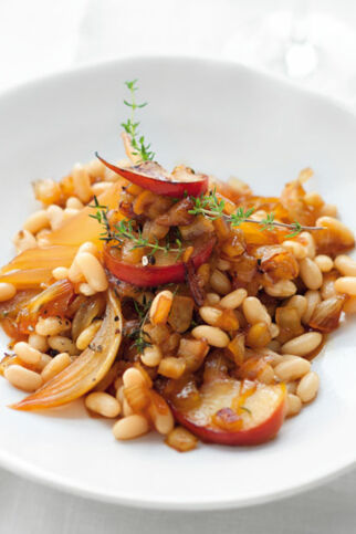 Weiße Bohnen mit karamellisierten Essigzwiebeln Weiße Bohnen mit karamellisierten Essigzwiebeln