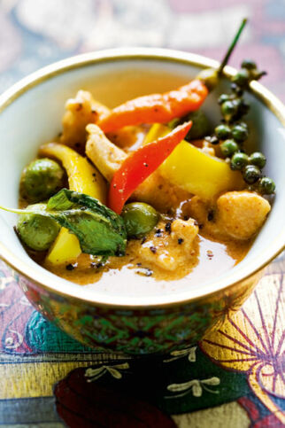 Rotes Curry mit Hühnerfleisch (Gai Pad Prik Phauw)