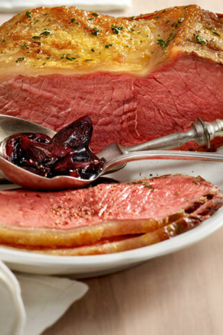 Roastbeef mit Holunder-Zwiebel-Sauce Roastbeef mit Holunder-Zwiebel-Sauce