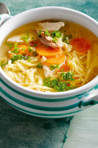 Feine Hühnersuppe mit Nudeln