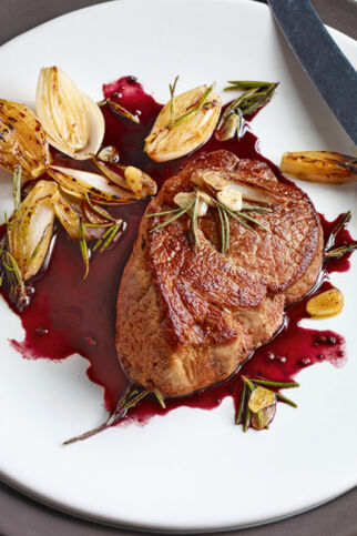 Filetsteaks mit Rosmarin-Knoblauch-Schalotten Filetsteaks mit Rosmarin-Knoblauch-Schalotten
