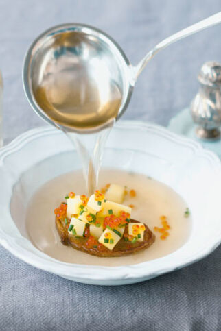 Kartoffel-Consommé mit Kaviar