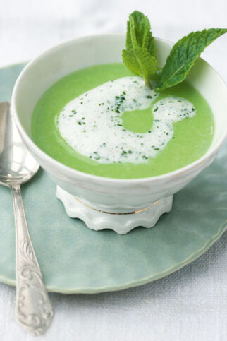 Erbsensüppchen mit Minzschaum Erbsensüppchen mit Minzschaum