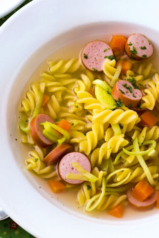 Gemüsesuppe mit Würstchen Gemüsesuppe mit Würstchen