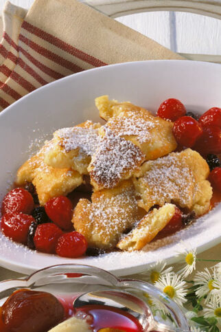Kaiserschmarrn mit Sauerkirschen