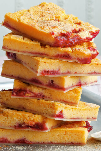 Vanille-Maisgrieß-Kuchen mit Kirschen Vanille-Maisgrieß-Kuchen mit Kirschen