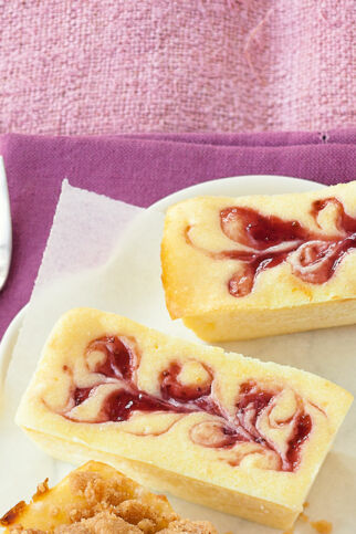 Käsekuchen mit Konfitüre