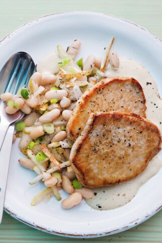 Ruckzuck-Schnitzel mit weissen Bohnen und Birne Ruckzuck-Schnitzel mit weissen Bohnen und Birne
