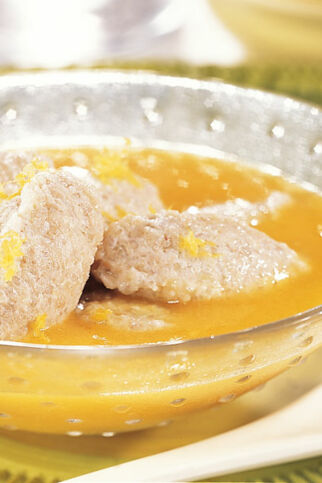 Buchweizennockerl in Aprikosensuppe Buchweizennockerl in Aprikosensuppe