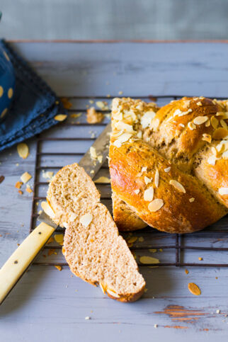 Mandelhefezopf Mandelhefezopf