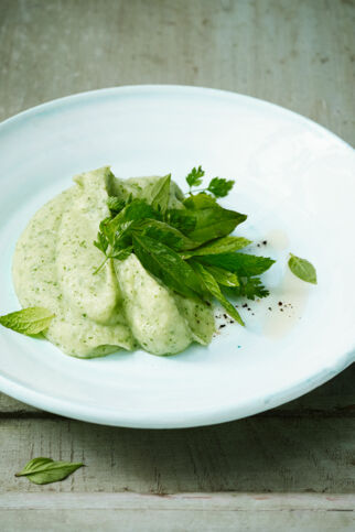 Pastinaken-Püree mit Kräutersalat Pastinaken-Püree mit Kräutersalat