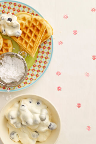 Eierlikörwaffeln mit Heidelbeersahne Eierlikörwaffeln mit Heidelbeersahne