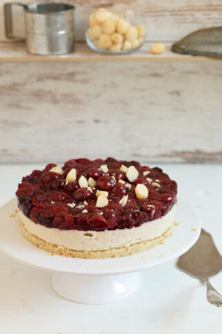 Macadamia-Kirsch-Minitorte Macadamia-Kirsch-Minitorte