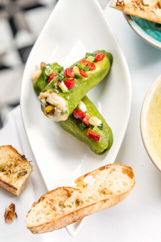 GEFÜLLTE PEPERONI MIT LACHSCREME GEFÜLLTE PEPERONI MIT LACHSCREME