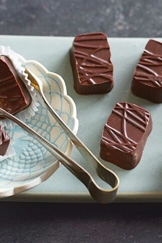 Rahmpralinen mit Kakaonibs