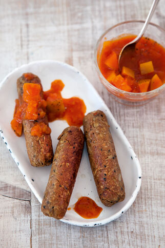 Scharfe Tempehwürstchen mit Apfel-Curry-Ketchup Scharfe Tempehwürstchen mit Apfel-Curry-Ketchup