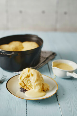 Dampfnudeln mit Vanillesauce und Weinschaumcreme