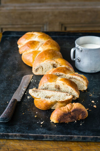 Hefezopf mit Zitronenmarzipan Hefezopf mit Zitronenmarzipan