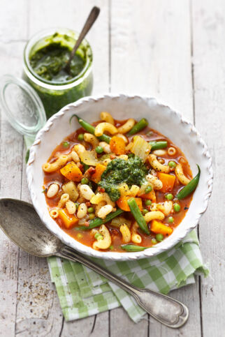Bunte Minestrone mit Pesto Bunte Minestrone mit Pesto