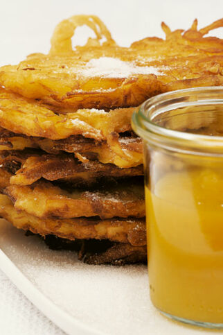 Kartoffelpuffer mit Apfel-Mango-Mus Kartoffelpuffer mit Apfel-Mango-Mus