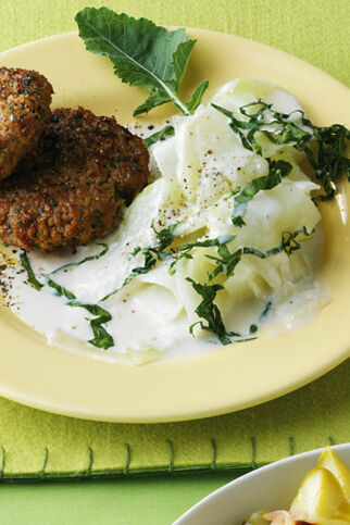 Hacksteaks mit Kohlrabigemüse Hacksteaks mit Kohlrabigemüse