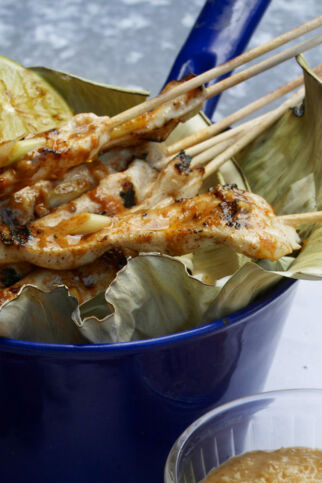 Satéspieße mit Erdnusssauce Satéspieße mit Erdnusssauce