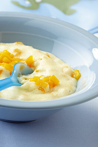 Grießbrei mit Obst zum Löffeln