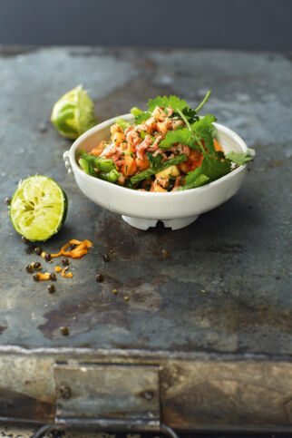 Papaya-Paprika-Salat mit Krabben und Kräuter-Limetten-Dressing Papaya-Paprika-Salat mit Krabben und Kräuter-Limetten-Dressing