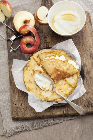Apfelpfannkuchen mit Honigquark