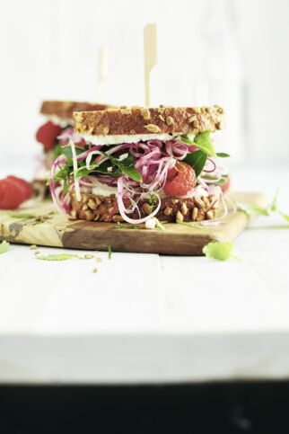 Sandwich mit Ringelbete und Feta Sandwich mit Ringelbete und Feta