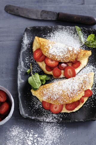Schaumomelett mit Erdbeeren