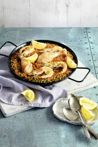 Paella mit Huhn und Garnelen Paella mit Huhn und Garnelen