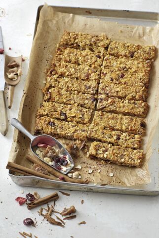 Energieriegel mit Erdnüssen und Feigen Energieriegel mit Erdnüssen und Feigen