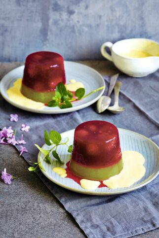 Rote und grüne Grütze mit Vanillesauce Rote und grüne Grütze mit Vanillesauce