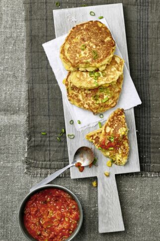 Mexikanische Maisfritters mit Chilisauce