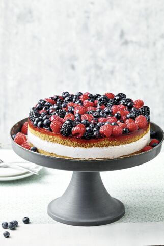 Frischkäse-Torte mit Beeren Frischkäse-Torte mit Beeren